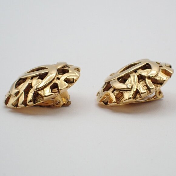 CHANEL CC Logo Round Button Earrings Clip-On 2 5 Gold Vintage - Picture 2 of 9